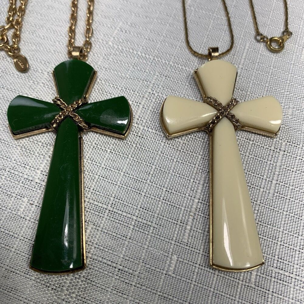 Vintage 1970’a Avon Faux Jade And Off White Juliet Cross Pendant Gold Tone